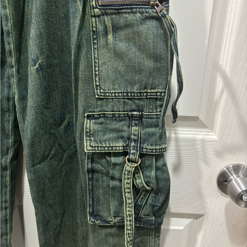 Women’s Mid-Rise baggy Green Cargo Pants - Picture 3 of 8